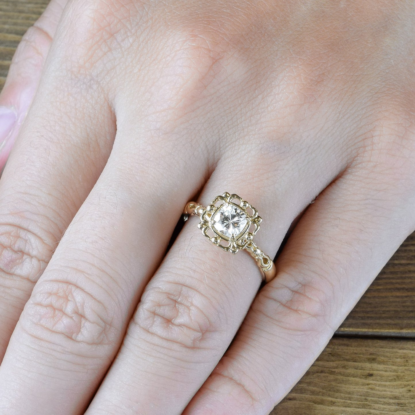 Filigree Halo with Cushion Cut Neo Prime Moissanite Gemstone - EN FILIGRANE