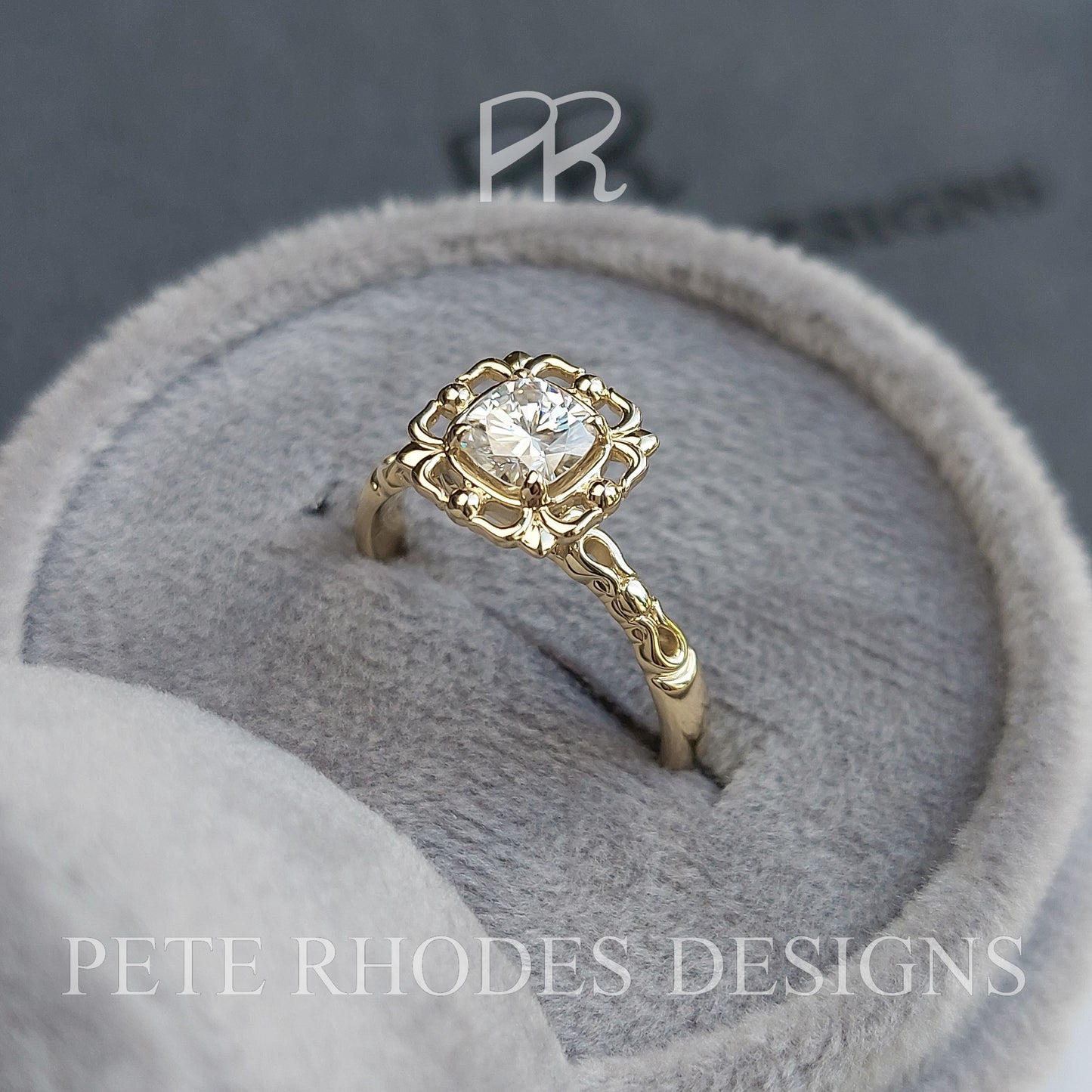 Filigree Halo with Cushion Cut Neo Prime Moissanite Gemstone - EN FILIGRANE