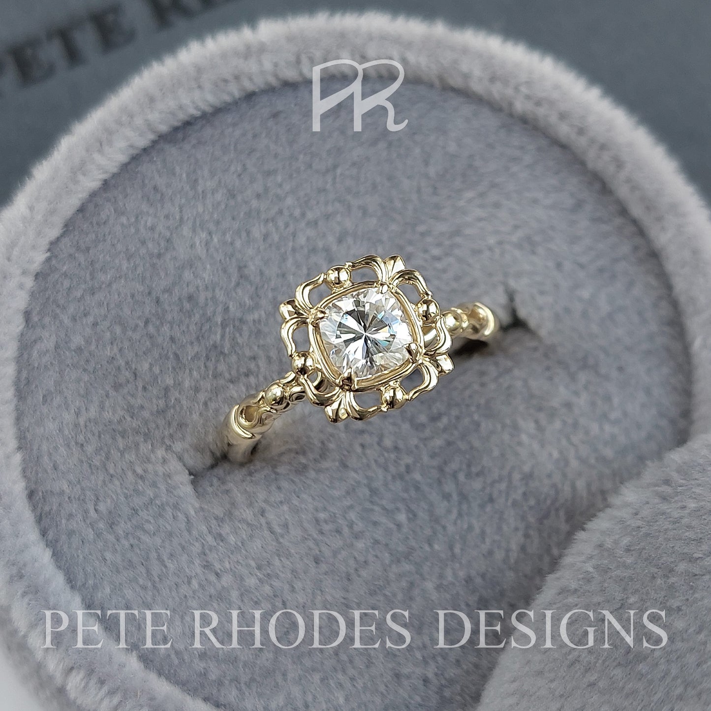 Filigree Halo with Cushion Cut Neo Prime Moissanite Gemstone - EN FILIGRANE
