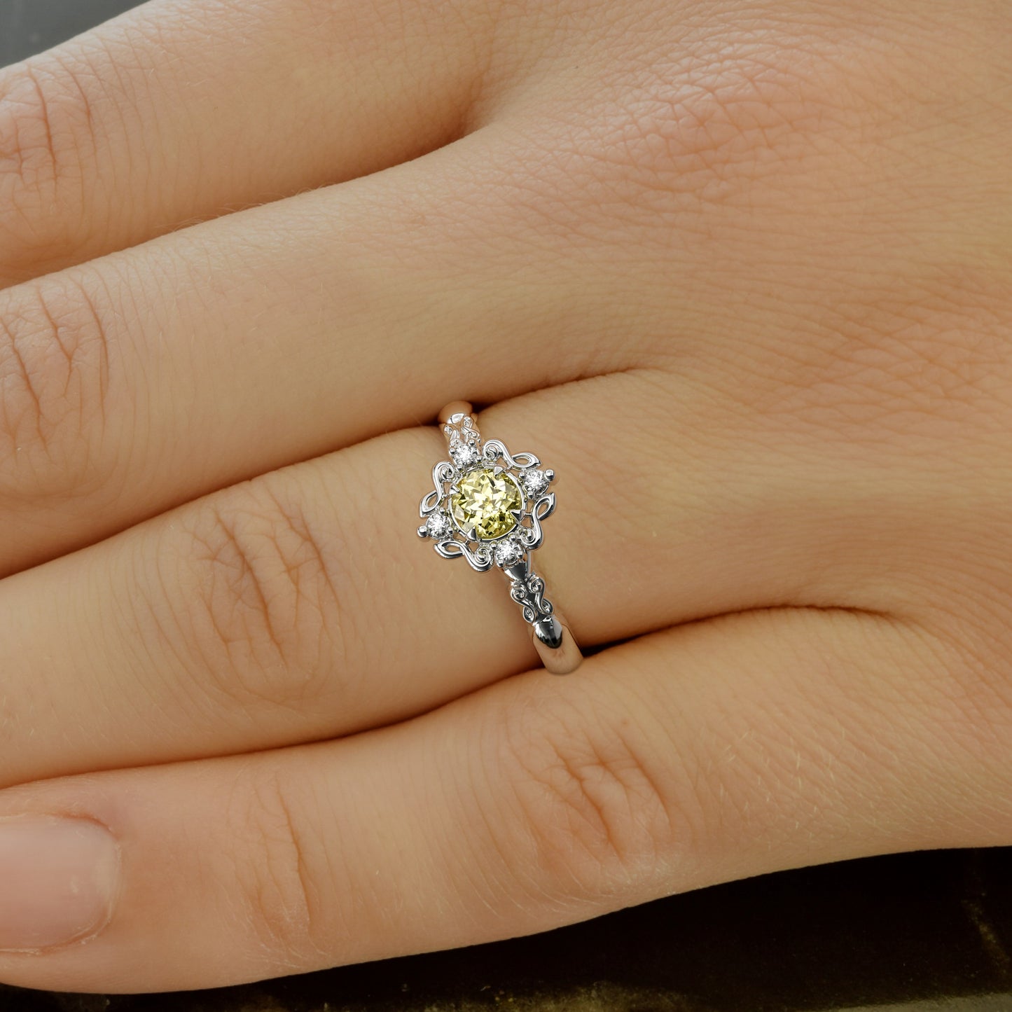 LA TAILLÉE Chatham Light Yellow Sapphire