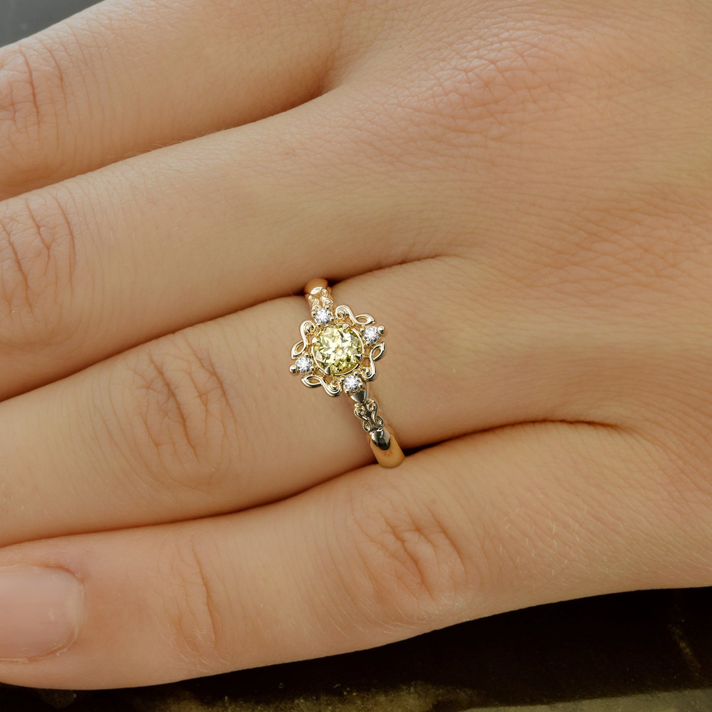 LA TAILLÉE Chatham Light Yellow Sapphire
