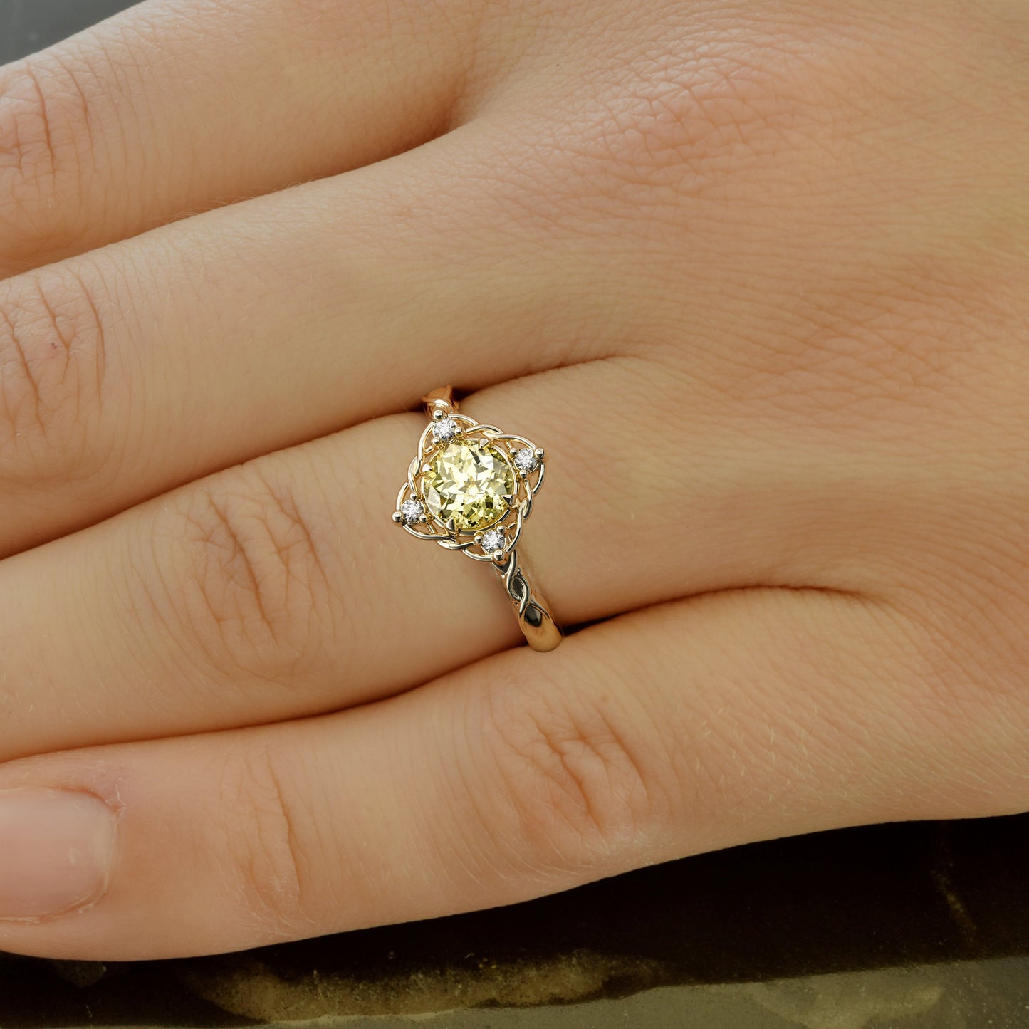ENTRELACÉE Chatham Light Yellow Sapphire