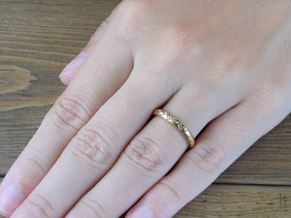 Vintage Style Wedding Band with Leaves in 14k solid gold on finger