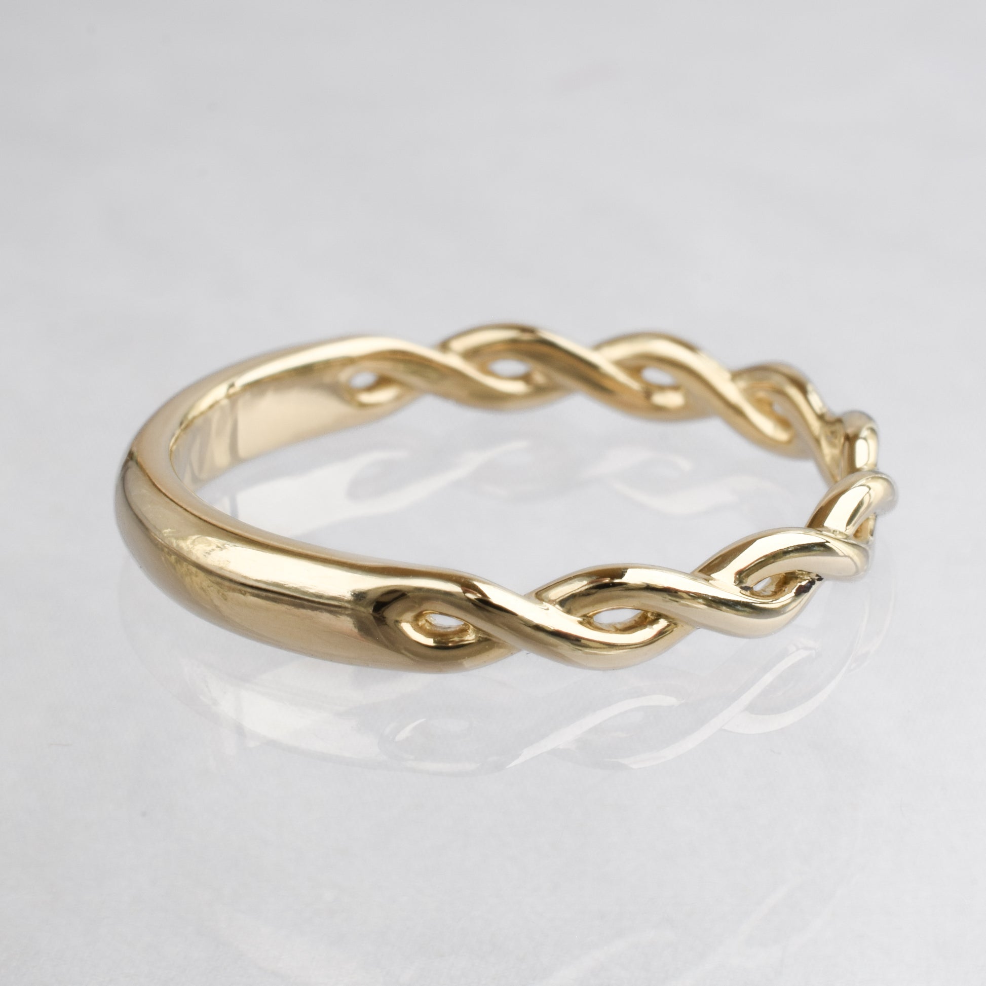 Gold ring with a twisted design