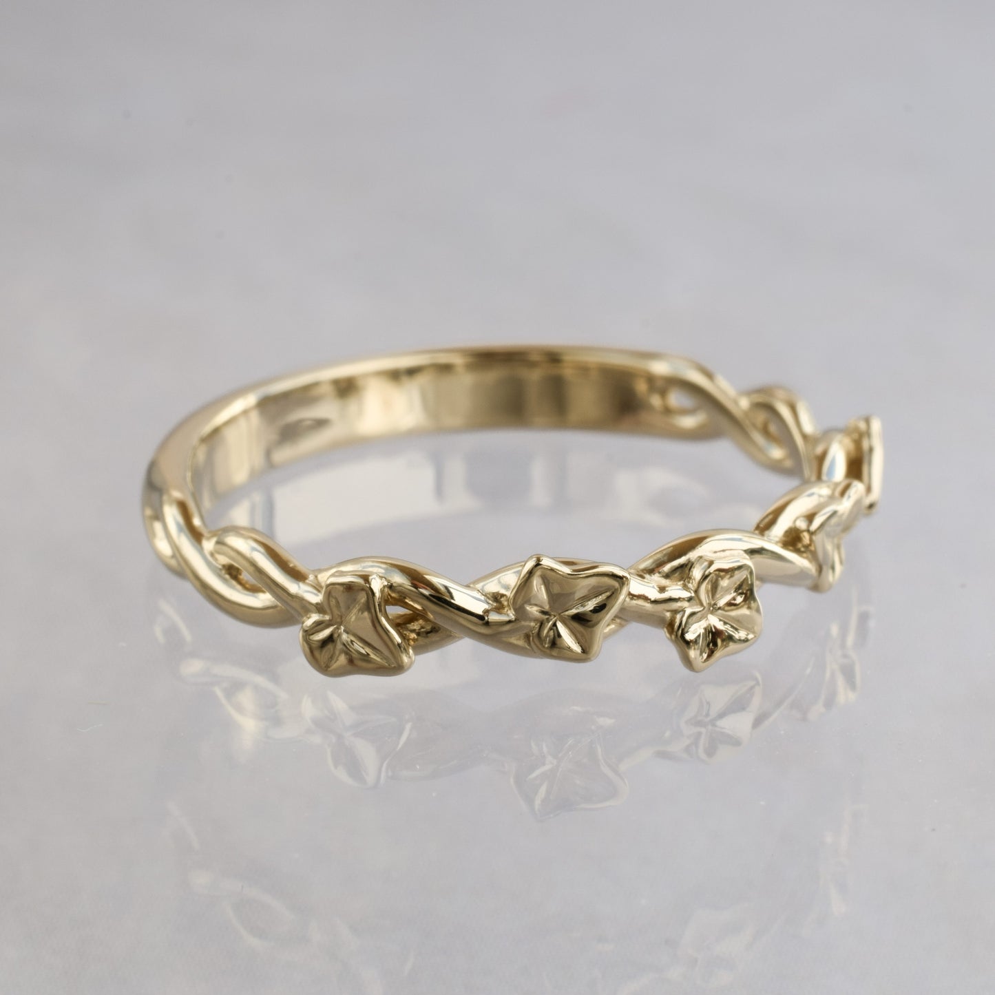 ivy leaves ring in yellow gold