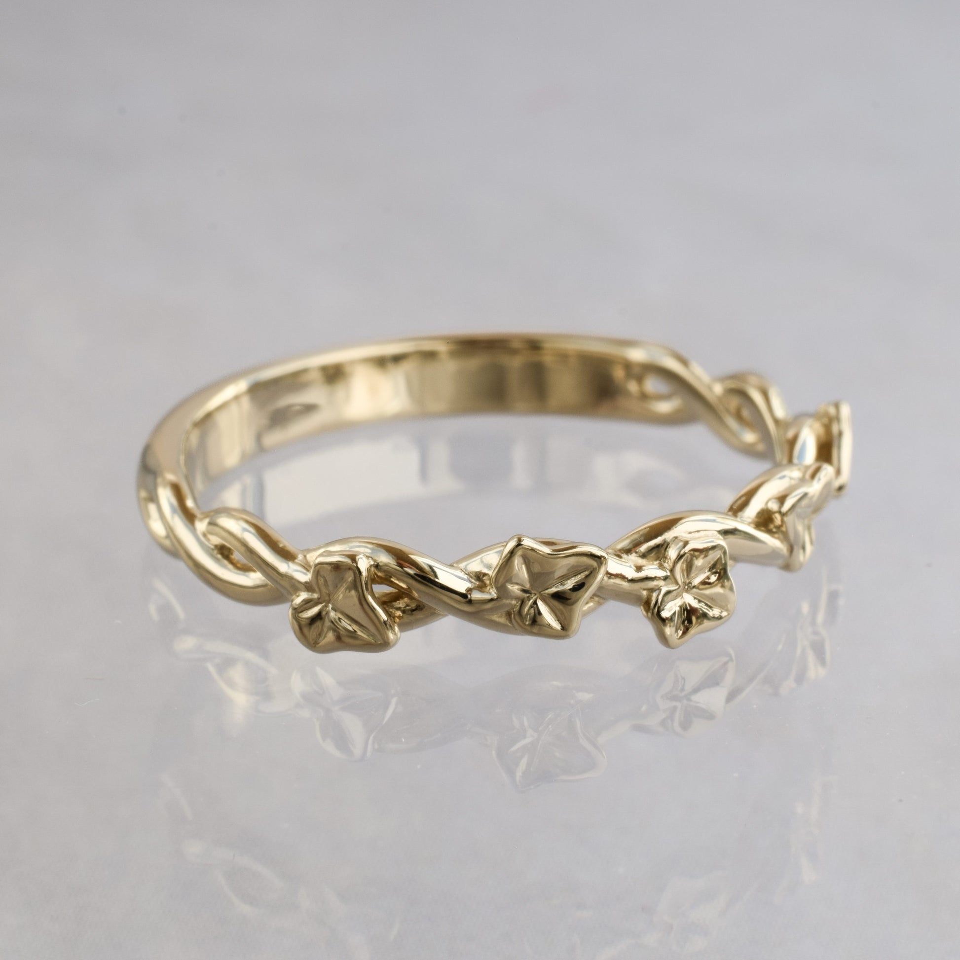 ivy leaves ring in yellow gold