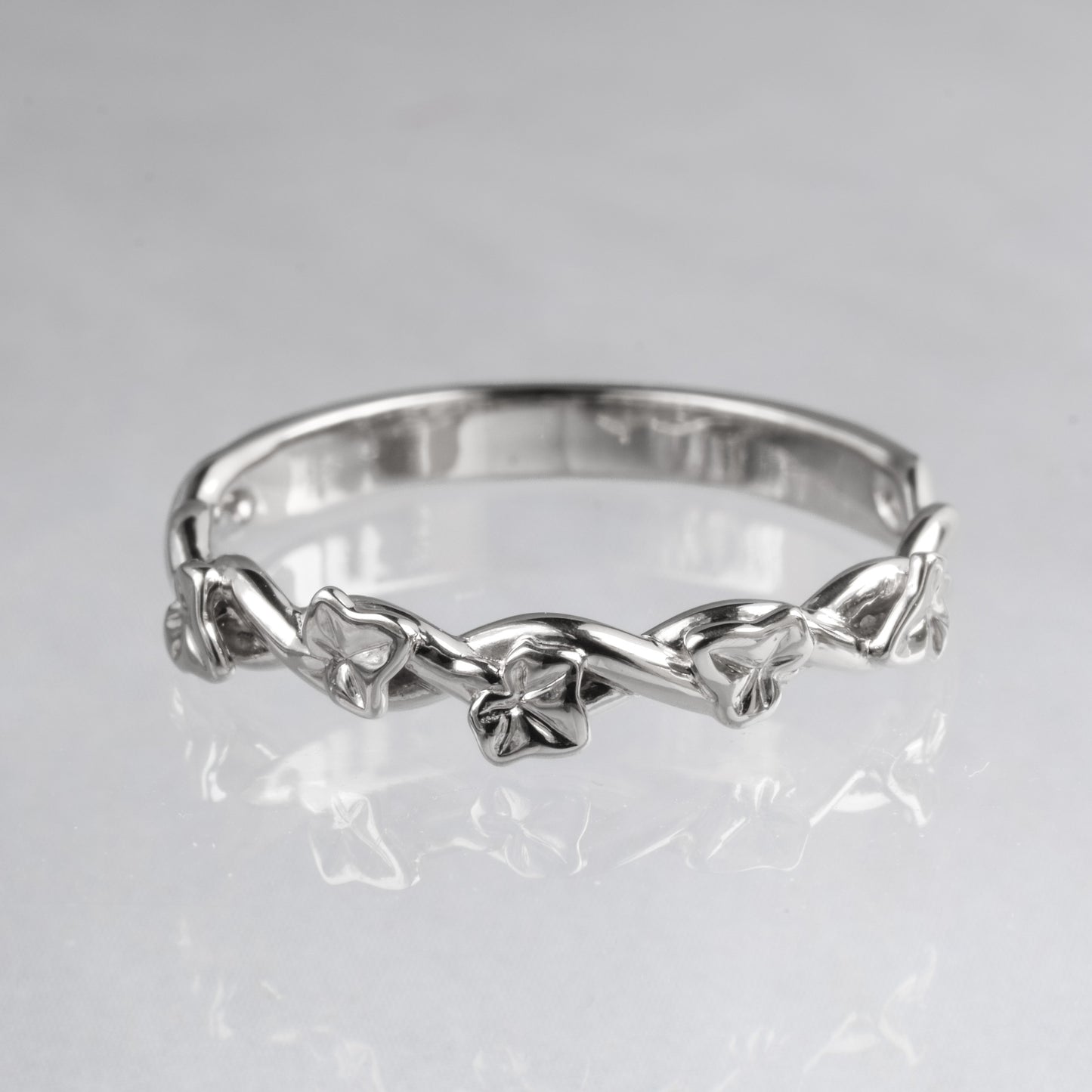 ivy vines ring in white gold
