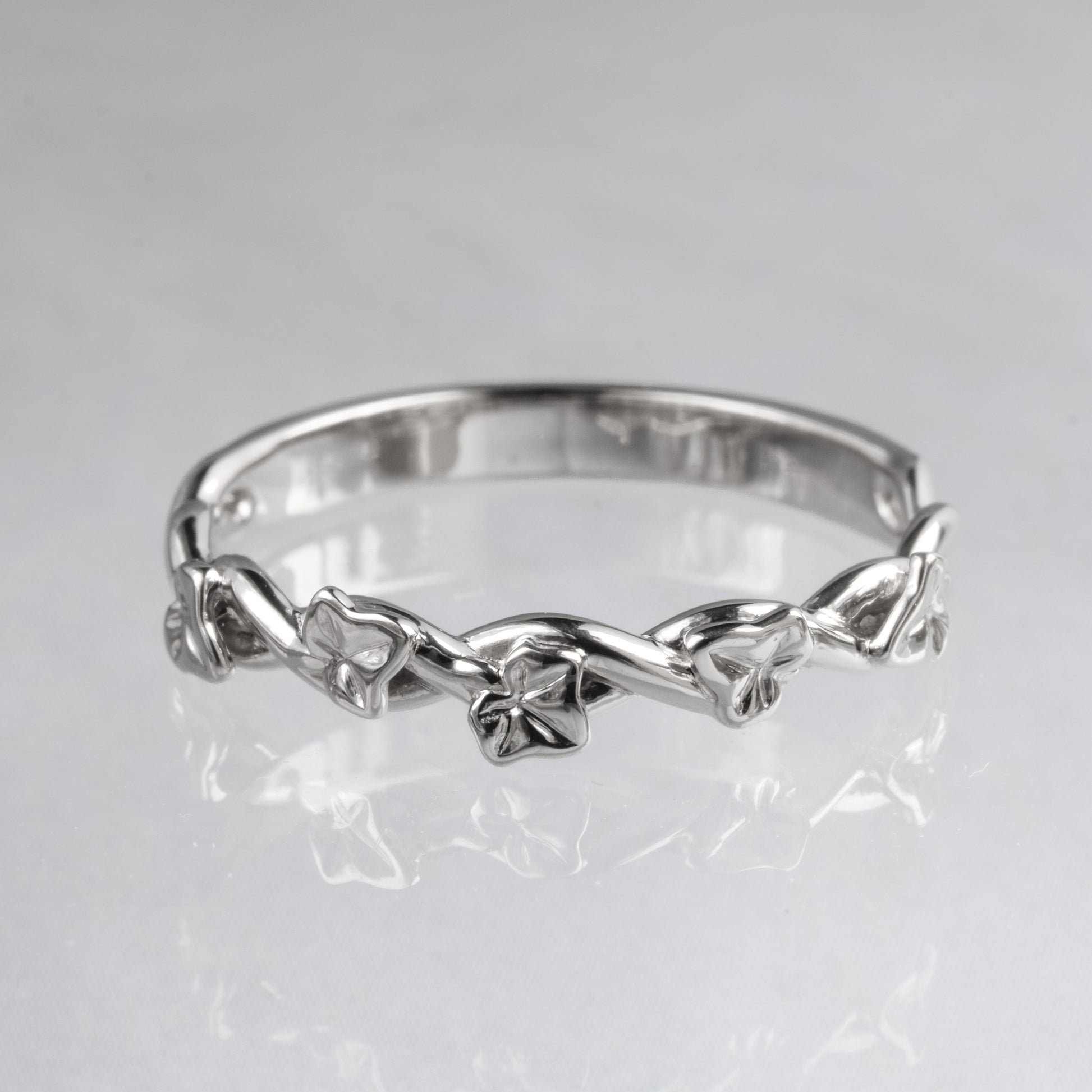 ivy vines ring in white gold