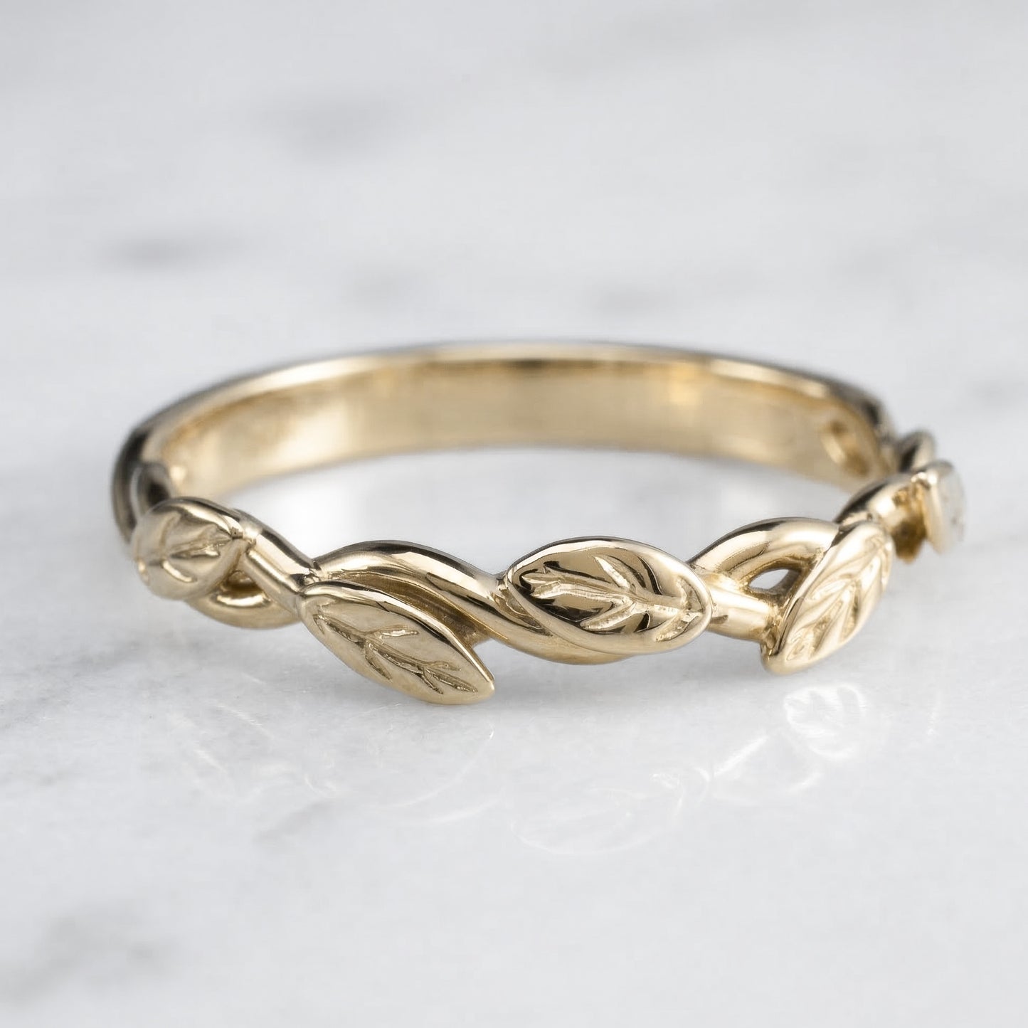 intertwined vine ring with leaves in solid yellow gold