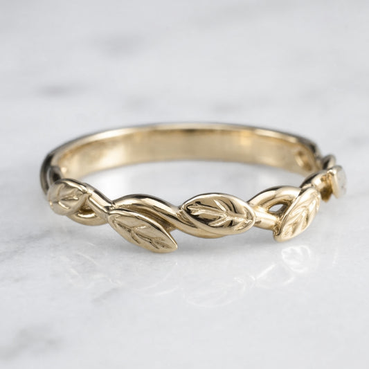 intertwined vine ring with leaves in solid yellow gold