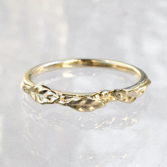 leaf and leaf bud band in yellow gold