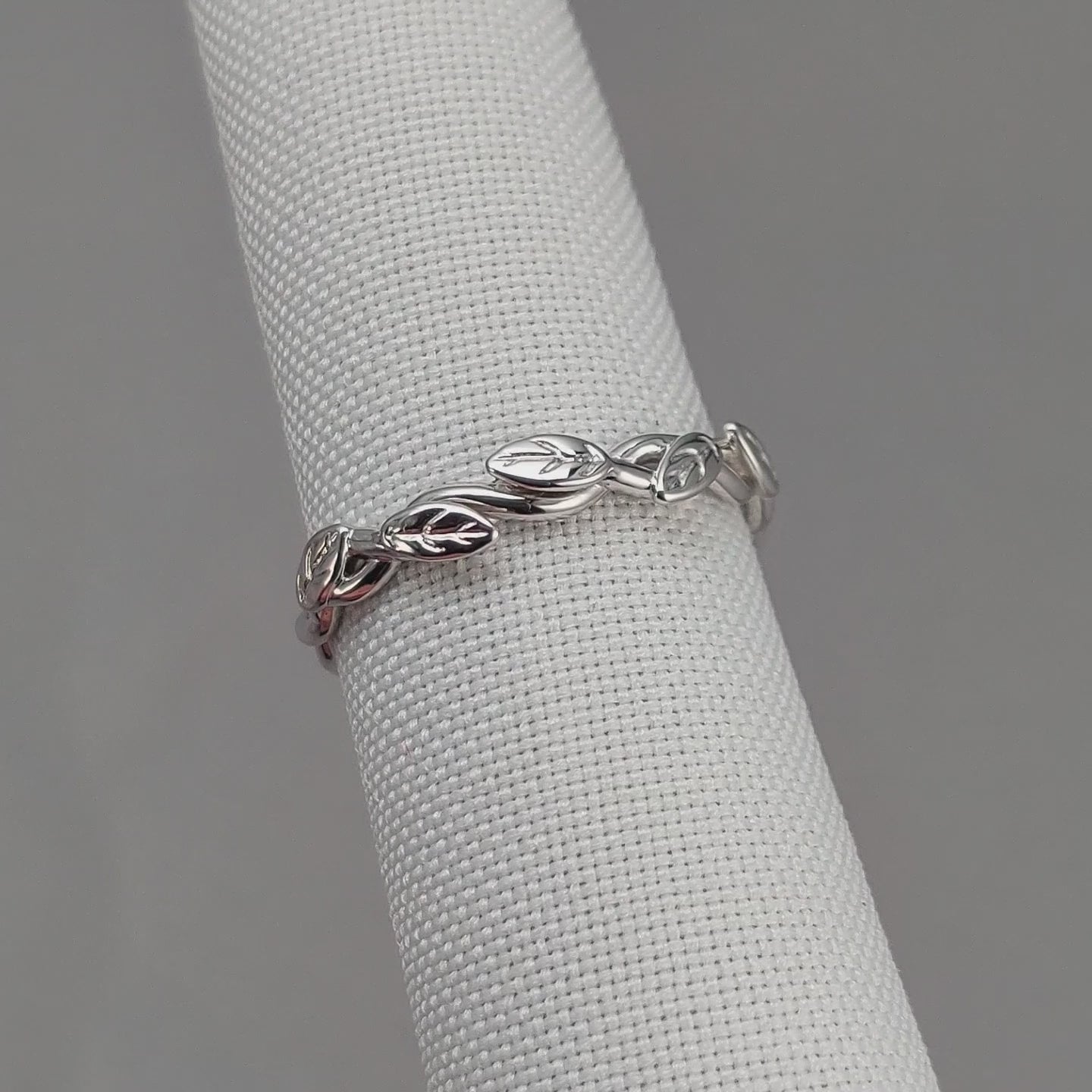 Intertwined vine ring with leaves in 14k or 18k solid gold – Pete