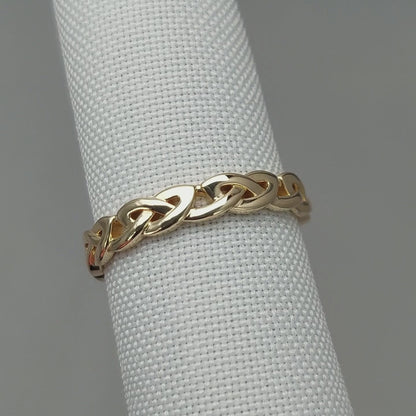Overhand Knot Eternity Ring