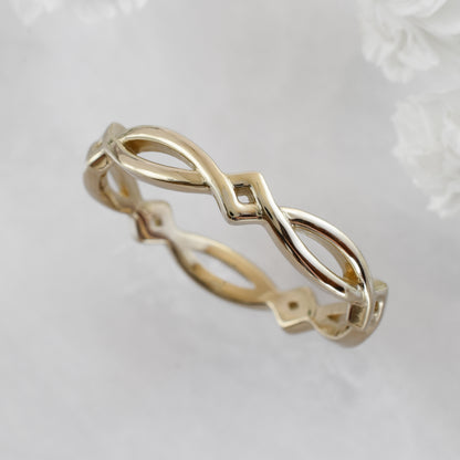 cross over eternity band in gold